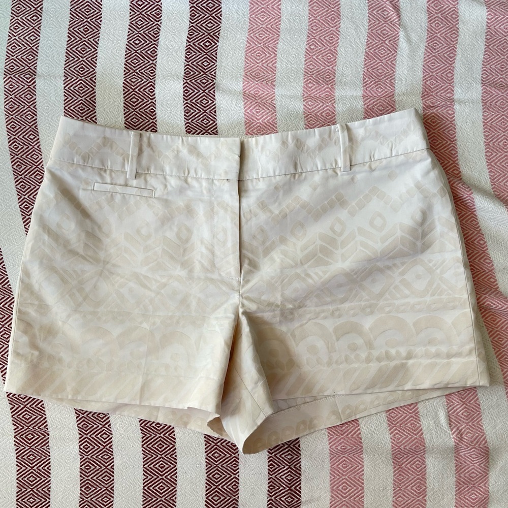 Loft The Riviera Short in a beige tone on tone pattern size 12 EUC